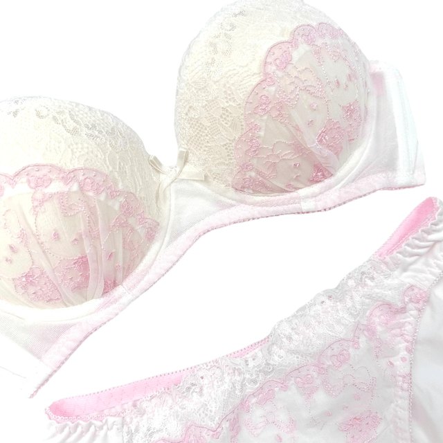 BNWT Japanese brand coquette hello kitty sanrio bra